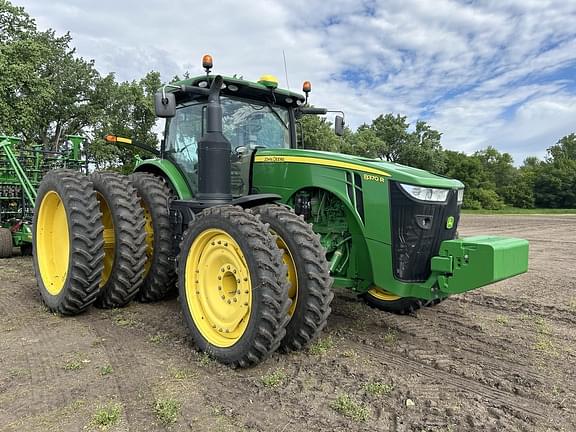 Image of John Deere 8370R equipment image 1