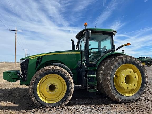 Image of John Deere 8370R equipment image 2