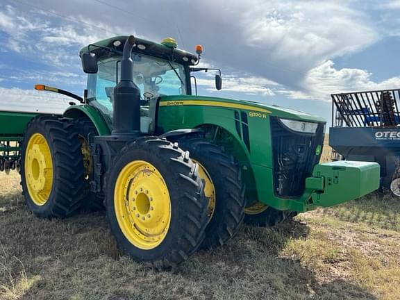 Image of John Deere 8370R equipment image 4