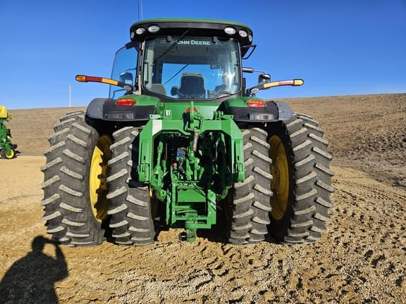 Image of John Deere 8370R equipment image 3