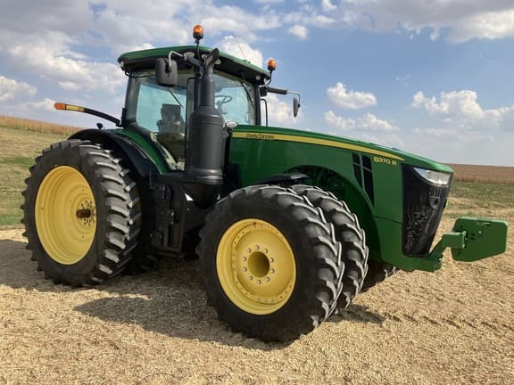 Image of John Deere 8370R equipment image 1