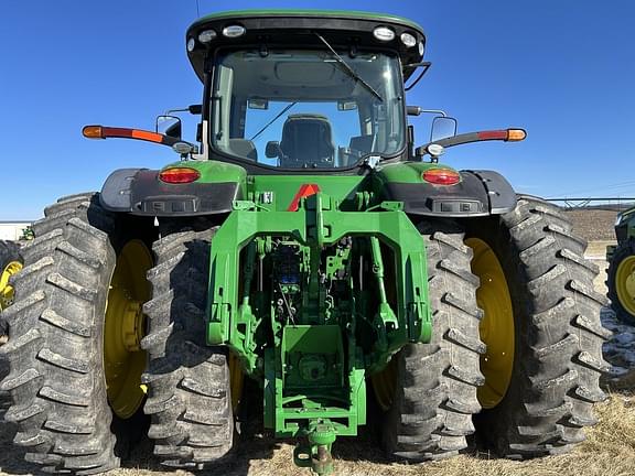 Image of John Deere 8370R equipment image 2