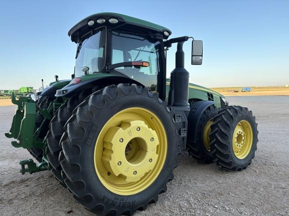 Image of John Deere 8370R equipment image 2