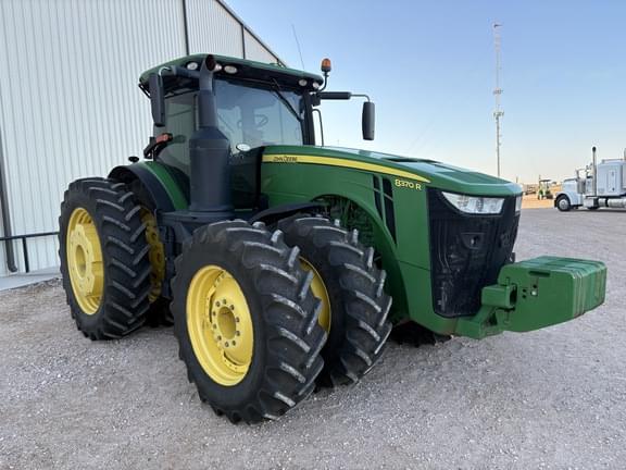Image of John Deere 8370R equipment image 1