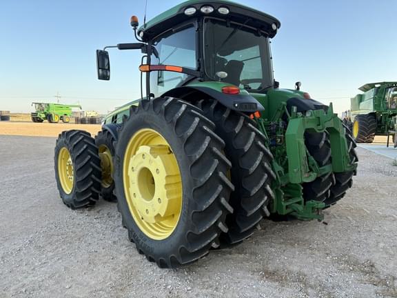 Image of John Deere 8370R equipment image 3