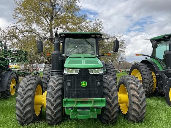 Image of John Deere 8370R equipment image 2