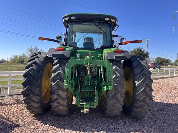 Image of John Deere 8370R equipment image 4