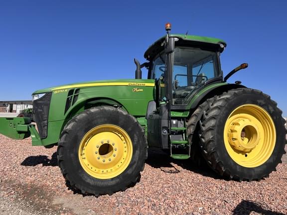 Image of John Deere 8370R equipment image 1