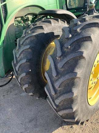 Image of John Deere 8370R equipment image 1
