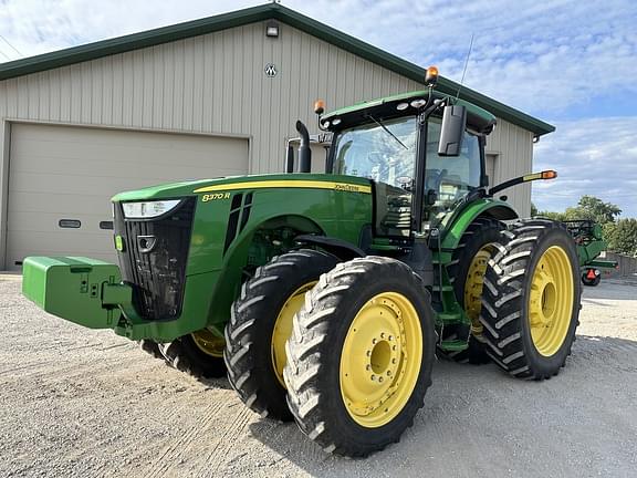 Image of John Deere 8370R equipment image 1