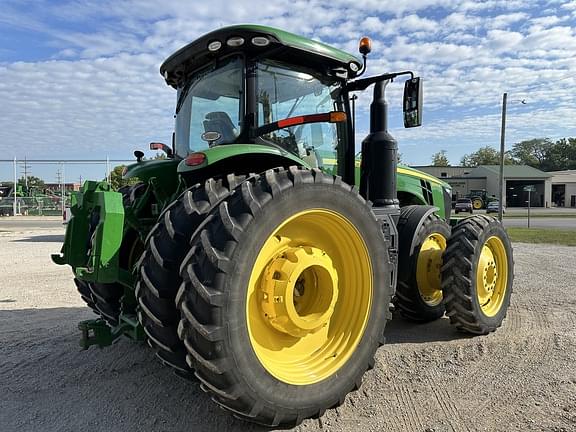 Image of John Deere 8370R equipment image 2