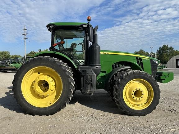 Image of John Deere 8370R equipment image 3