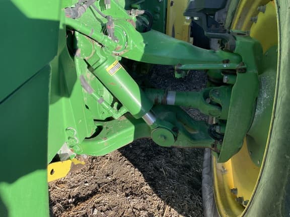 Image of John Deere 8370R equipment image 1