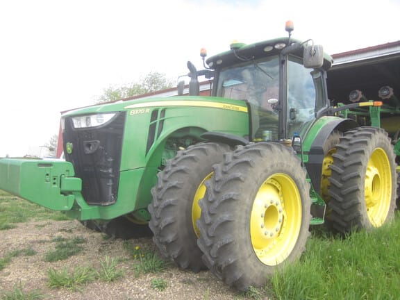 2017 John Deere 8370R Equipment Image0