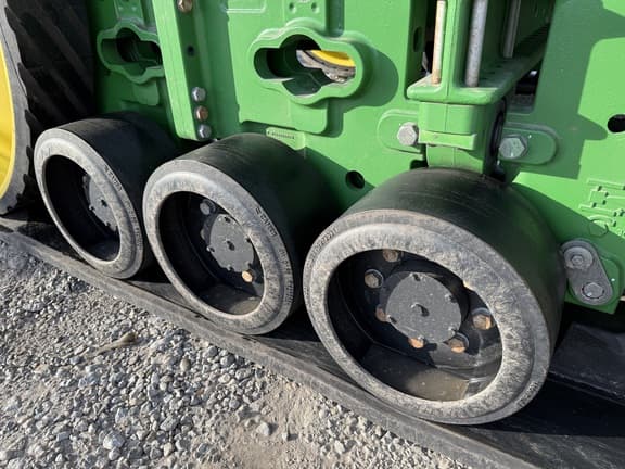 Image of John Deere 8370RT equipment image 2