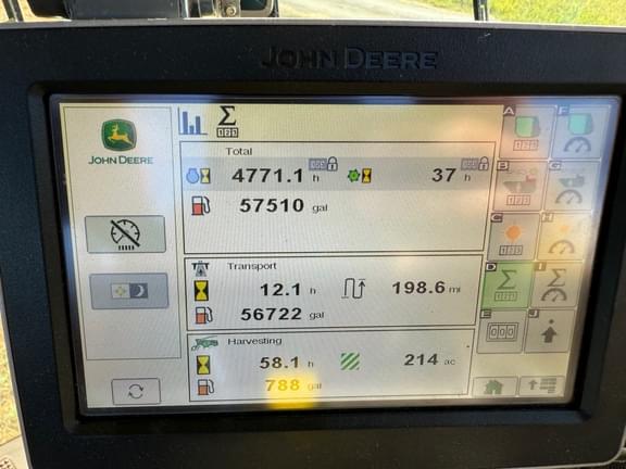Image of John Deere 8400 equipment image 4