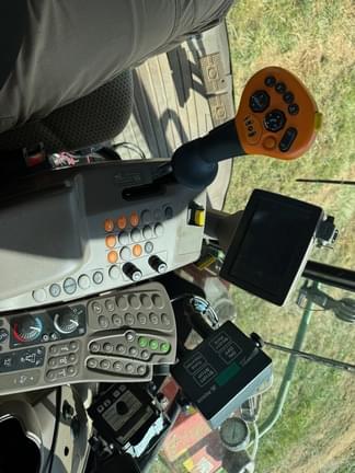 Image of John Deere 8400 equipment image 1