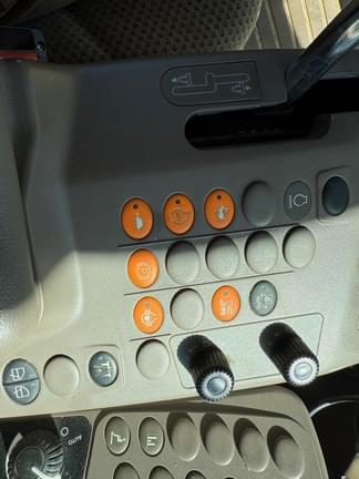Image of John Deere 8400 equipment image 3
