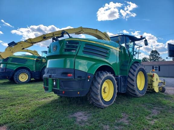 Image of John Deere 8400 equipment image 3