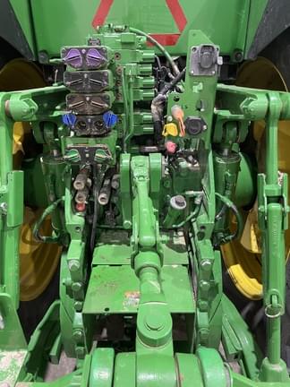 Image of John Deere 8400R equipment image 3