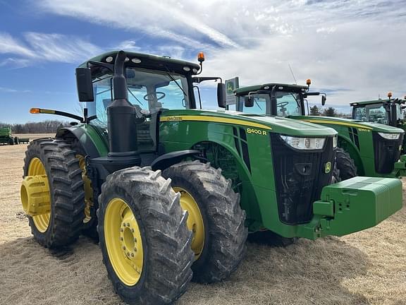 Image of John Deere 8400R equipment image 2