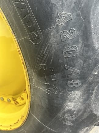 Image of John Deere 8400R equipment image 4