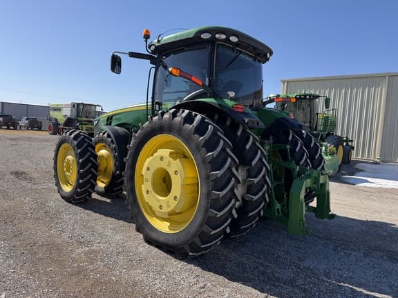 Image of John Deere 8400R equipment image 2