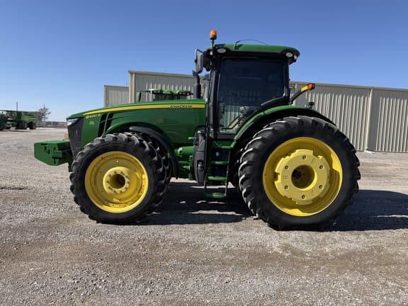 Image of John Deere 8400R equipment image 1