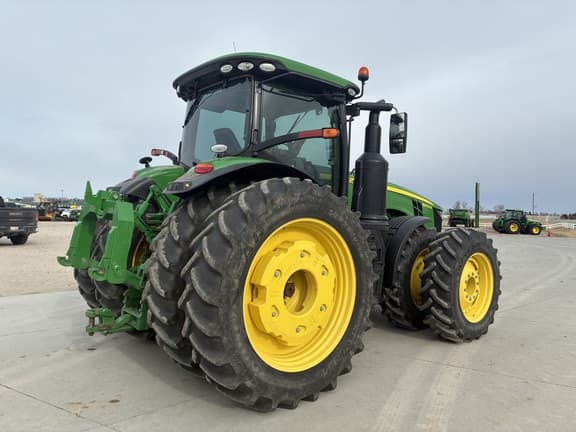 Image of John Deere 8400R equipment image 4