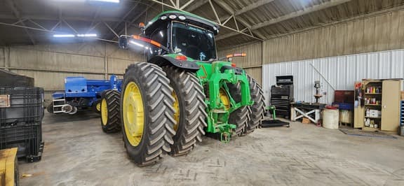 Image of John Deere 8400R equipment image 2
