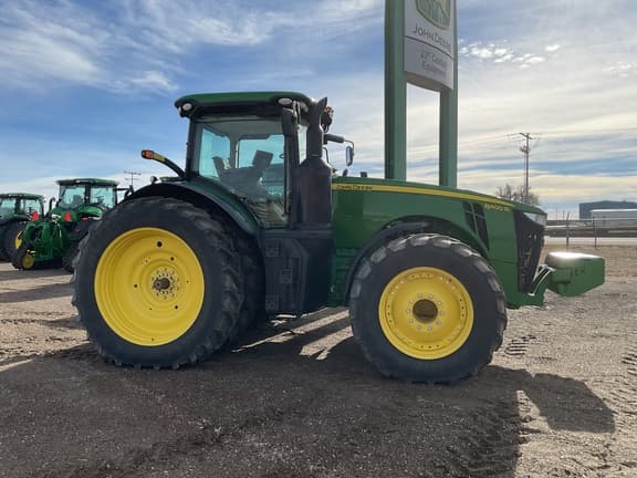 Image of John Deere 8400R equipment image 4