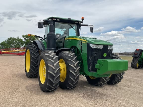 Image of John Deere 8400R equipment image 1