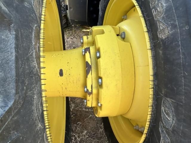 Image of John Deere 8400R equipment image 2