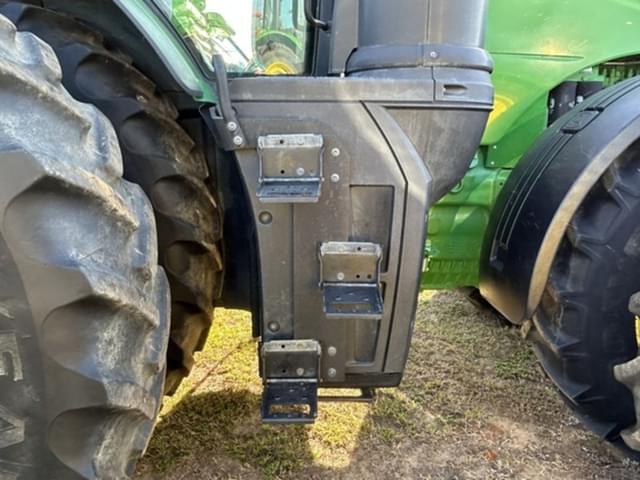Image of John Deere 8400R equipment image 4