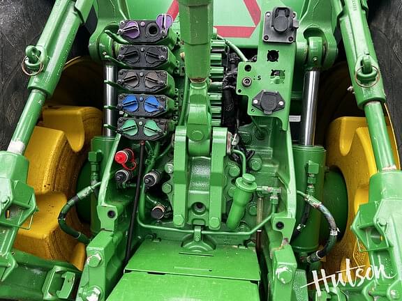 Image of John Deere 8400R equipment image 4