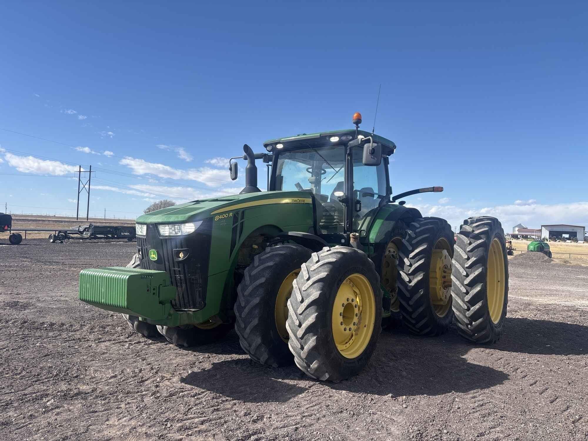 2017 John Deere 8400R Equipment Image0