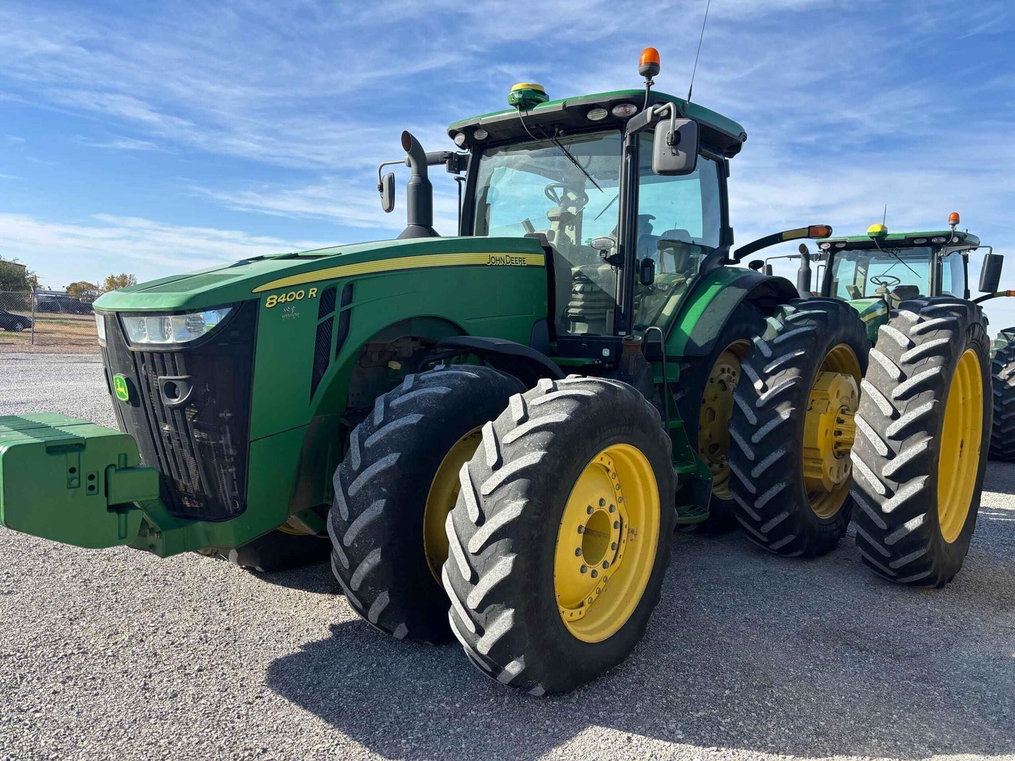 2017 John Deere 8400R Equipment Image0