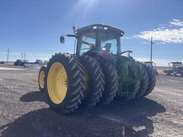 Image of John Deere 8400R equipment image 4