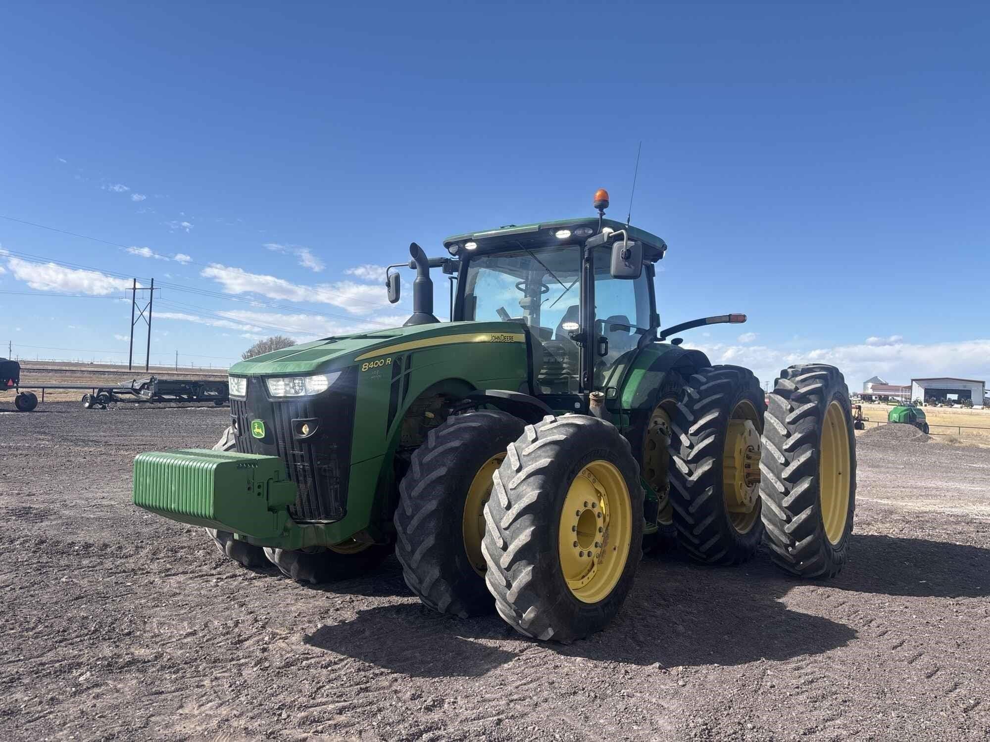 2017 John Deere 8400R Equipment Image0