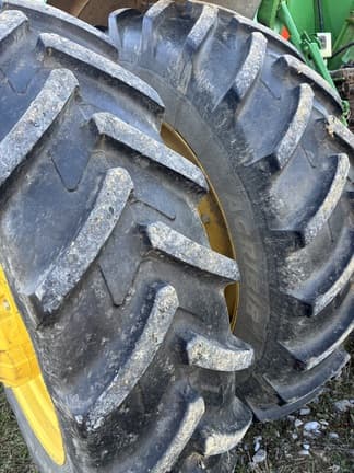 Image of John Deere 8400R equipment image 3