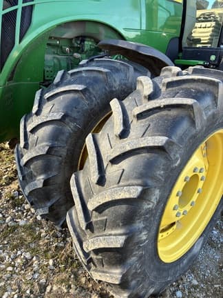 Image of John Deere 8400R equipment image 1