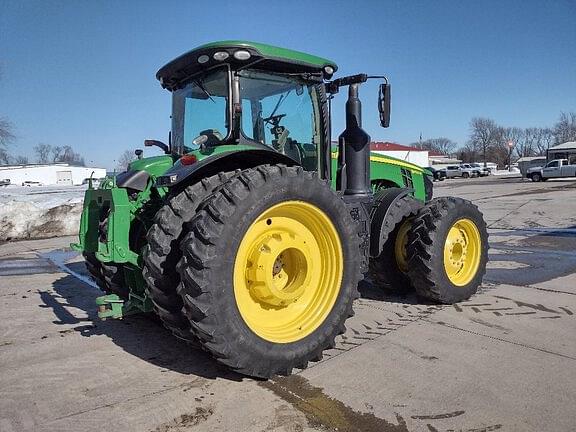 Image of John Deere 8400R equipment image 2