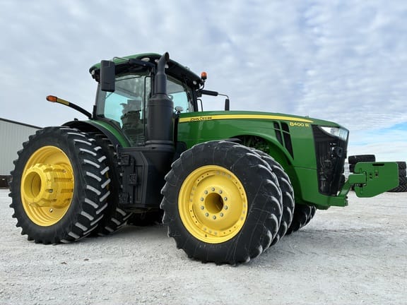 2017 John Deere 8400R Equipment Image0