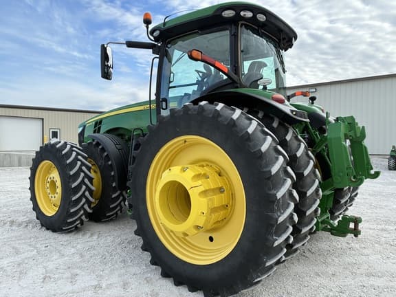 Image of John Deere 8400R equipment image 2