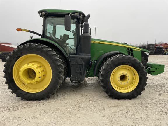Image of John Deere 8400R equipment image 2