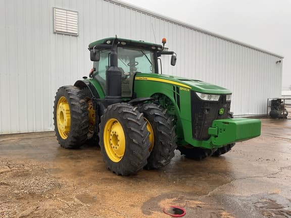 Image of John Deere 8400R equipment image 2