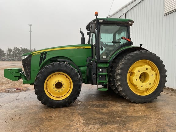2017 John Deere 8400R Equipment Image0