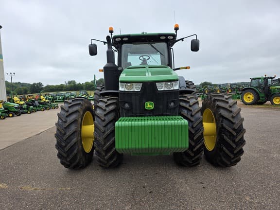 Image of John Deere 8400R equipment image 1
