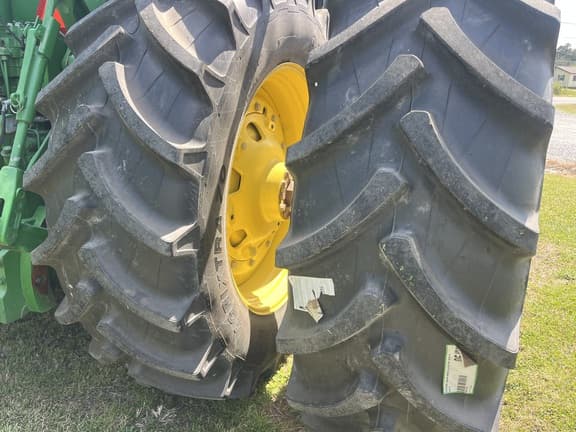 Image of John Deere 8400R equipment image 3