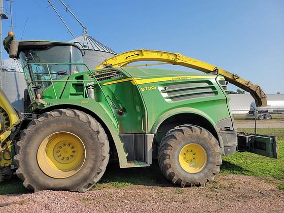 Image of John Deere 8700 equipment image 1